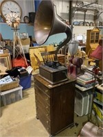 EDISON TRIUMP PHONOGRAPH W/WOOD HORN & CABINET