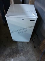 Under-counter refrigerator 19 1/2x 32 1/2 x 17