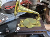 Musical Jewelry Box w/Moving Record on Top & Horn