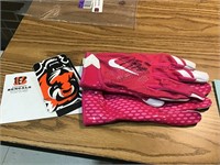 Autographed gloves by Bengal’s Jessie Bates
