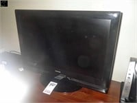 32" Toshiba television w/remote