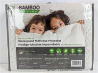 Bamboo-Blend Waterproof Mattress Protector (QUEEN)