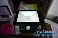 2 stk. LED-lamper m/sensor, 30W, 230V