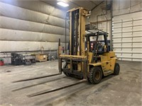 Caterpillar V150 Forklift