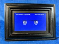 Coby digital picture frame with apology on screen