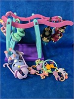 Fingerling play set with several figures. Play