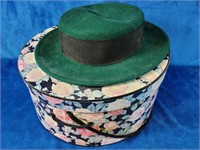 Hatbox 13" D and laine 100% wool hat