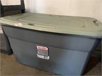30 gallon tote with lid
