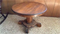 29" Round Oak Table