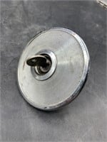 Locking gas cap with key