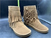 Ladies fringe boots size 8