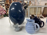 Lot of blue tea pot, blue flower vase