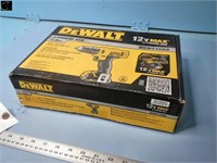 Unused Dewalt 3/8" 12v,1.5 Ah, Drill/Driver Kit