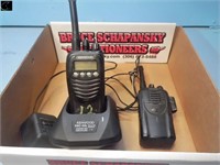 2 Kenwood UHF Hand Held Radios w /1 charger