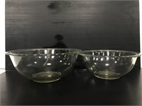 Pair of Pyrex mixing bowls