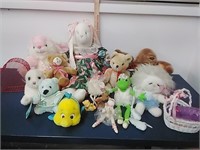 Stuffed animals, dolls & figurines