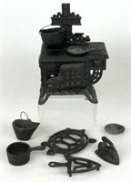 Queen Cast Iron Salesman Sample Stove with