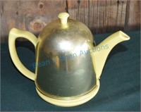 Covered hall teapot