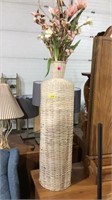 Straw vase decor
