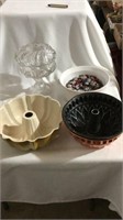 Glassware, bowl of buttons
