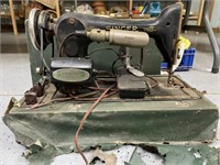 Singer Sewing Machine and Case (unknown working