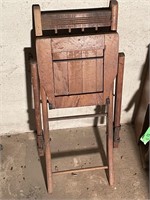 VINTAGE CHILDS WOODEN FOLDING CHAIR