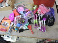 MONSTER HIGH DOLLS AND ASSORIES