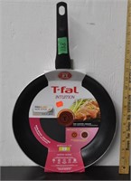 T-fal 12" frying pan - new