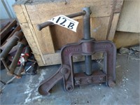 Dawn Pipe Clamp