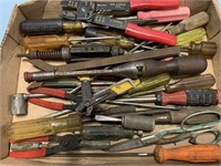 FLAT FULL OF MIX TOOLS / WIRE STRIPPERS / SHEARS