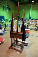 Wooden Easel 25x93/Aprons/Trapese Display Rails