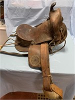 BROWN LEATHER WESTERN STYL SADDLE