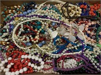 FLAT OF MIX JEWELRY / COSTUME BEADED NECKLACES