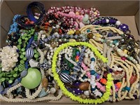 FLAT FULL OF MIX COSTUME JEWELRY / NECKLACES