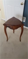 Ethan Allen triangle lamp table