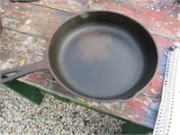 10" Cast Iron Skillet Marked 8R
