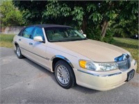 *1998 Lincoln Towncar 81,423 Miles