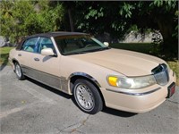 *1998 Lincoln Towncar 141,270 Miles