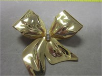 Gold tone bow Pin