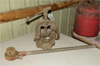 Pipe Vise and Rigid Pipe Threader