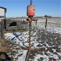 Cattle fly rub (red tank)