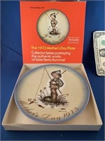 THE 1973 MOTHER'S DAY HUMMEL PLATE IN BOX