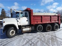 1995 Ford L8000, tri axle, Cummin 8.3 engine,