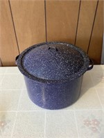 Large stock pot with lid