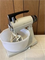 Sunbeam mixer with bowl