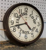 Bakelite (damaged) adv clock for Farmers co-op