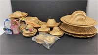 Crafting lot: approximately 30 straw hats