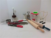 Kitchen utensils, wine cocker