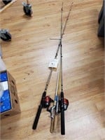 4 Fishing Rods & 2 Reels