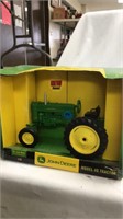 John Deere 40 tractor box 15600 1/16